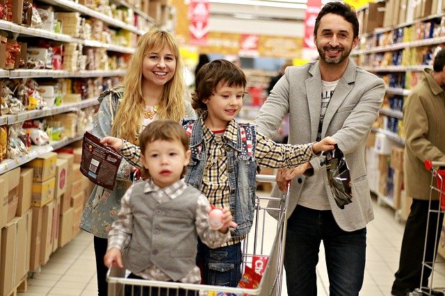 nakupující rodina.jpg